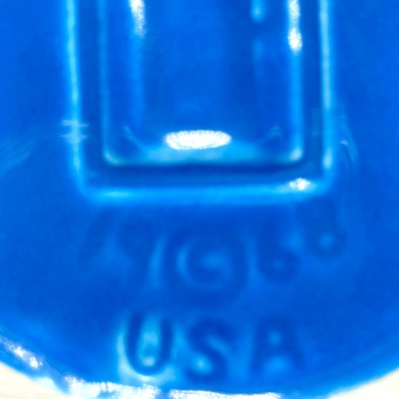 McCoy Vintage 1968 Art Pottery Blue Turkey Pattern 64oz. Water Pitcher Vase USA - Picture 11 of 15